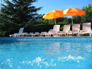 Bazén v ubytovaní Residence Lorena Bungalow mit Pool in Porec alebo v jeho blízkosti