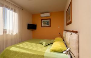 Łóżko lub łóżka w pokoju w obiekcie Holiday Home Vrsar 38