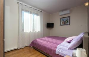 Łóżko lub łóżka w pokoju w obiekcie Holiday Home Vrsar 38