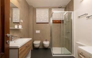 Łazienka w obiekcie Holiday Home Vrsar 38