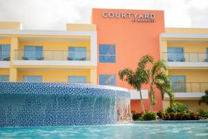 Kolam renang di atau dekat dengan Courtyard by Marriott Curacao