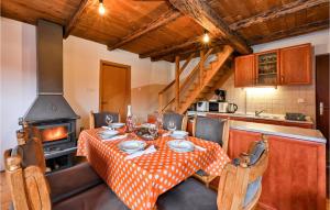 Kuchyňa alebo kuchynka v ubytovaní Three-Bedroom Holiday Home In Lekenik