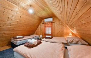 Posteľ alebo postele v izbe v ubytovaní Three-Bedroom Holiday Home In Lekenik