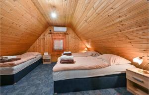 Posteľ alebo postele v izbe v ubytovaní Three-Bedroom Holiday Home In Lekenik