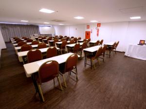 Área de negócios e/ou sala de conferências em Allia Gran Pampulha Suites