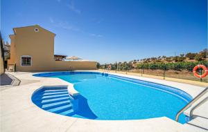 Πισίνα στο ή κοντά στο Cozy Home In Nerja With Kitchen +21 φωτογραφίες