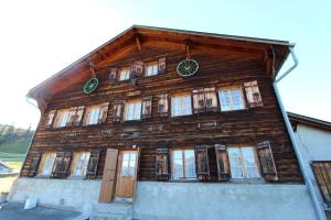 Das Gebäude in dem sich das Chalet befindet