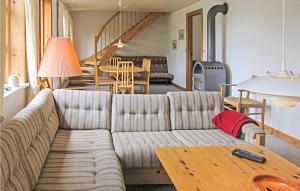 Posezení v ubytování Stunning Home In Svaneke With 3 Bedrooms
