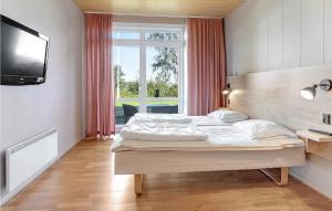 Nice Apartment In Allinge With Wifi客房内的一张或多张床位