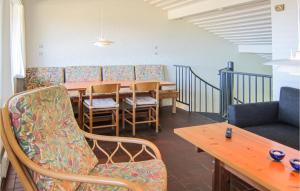 Et opholdsområde på 2 Bedroom Nice Apartment In Allinge