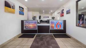 Μια τηλεόραση ή/και κέντρο ψυχαγωγίας στο Motel 6-Meridian, MS +27 φωτογραφίες