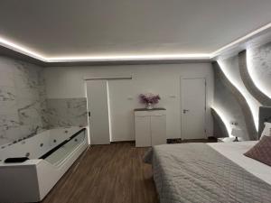 Postel nebo postele na pokoji v ubytování S class apartment