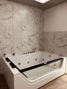 Koupelna v ubytování S class apartment + 12 fotografií