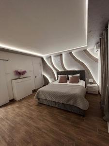 Postel nebo postele na pokoji v ubytování S class apartment