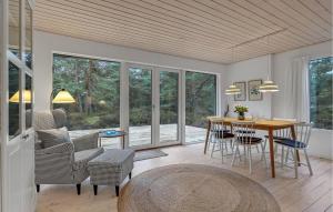 Posezení v ubytování Holiday Home Jomfrustien Nexø I