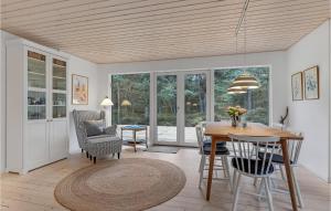 Posezení v ubytování Holiday Home Jomfrustien Nexø I