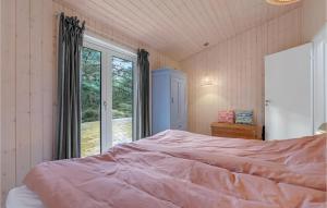 Postel nebo postele na pokoji v ubytování Holiday Home Jomfrustien Nexø I