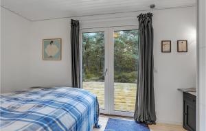 Postel nebo postele na pokoji v ubytování Holiday Home Jomfrustien Nexø I