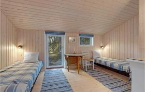Postel nebo postele na pokoji v ubytování Holiday Home Jomfrustien Nexø I