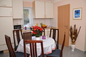 Kuchyňa alebo kuchynka v ubytovaní Private Room Pyrkerstraße