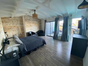 Postel nebo postele na pokoji v ubytování Hotel Trocadero