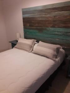 Postel nebo postele na pokoji v ubytování Hotel Trocadero