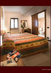 Posteľ alebo postele v izbe v ubytovaní Albergo Il Castellino + 9 fotografií