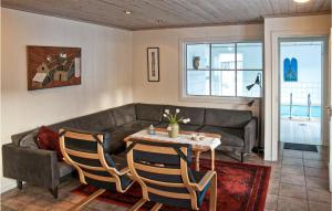 a living room with a couch and a table at Bjørnehiet - Hytte 6 in Øvre Ramse