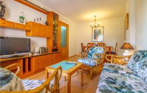 TV a/nebo společenská místnost v ubytování Cozy Apartment In Alicante Alacant