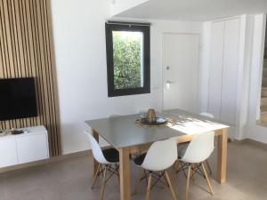A television and/or entertainment centre at Ferienhaus "Casa del Mar" mit privatem Pool