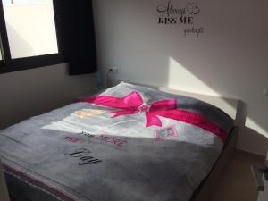 A bed or beds in a room at Ferienhaus "Casa del Mar" mit privatem Pool