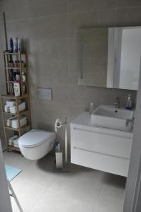 A bathroom at Ferienhaus "Casa del Mar" mit privatem Pool