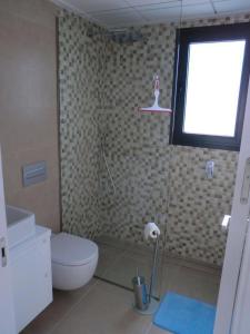 A bathroom at Ferienhaus "Casa del Mar" mit privatem Pool
