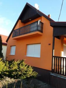 Fotografia z galérie ubytovania Tolles Ferienhaus in Fonyd mit Terrasse, Grill und Garten vo Fonyódi