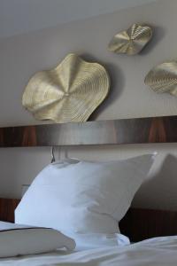 a bedroom with two hearts on the wall and a bed at Ferienhaus für 6 Personen ca 126 m in Alsbach, Rhein Mittelrheintal in Alsbach