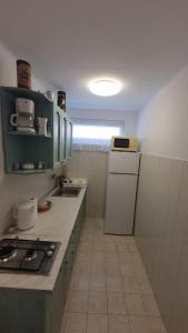Kuchyňa alebo kuchynka v ubytovaní BerBe Apartman