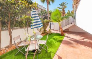 Κήπος έξω από το 3 Bedroom Stunning Apartment In Motril