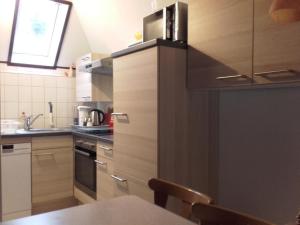a kitchen with wooden cabinets and a counter top at Familienfreundliches Ferienhaus in Frielendorf in Frielendorf