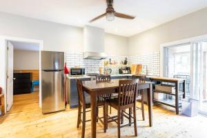 Gallery image of Bunglow in the Bend in Grand Bend