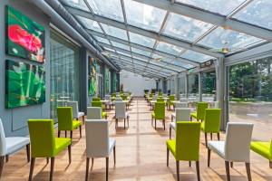 Reštaurácia alebo iné gastronomické zariadenie v ubytovaní Holiday Inn Prague by IHG