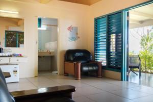 TV a/nebo společenská místnost v ubytování Fiji Hideaway Resort & Spa