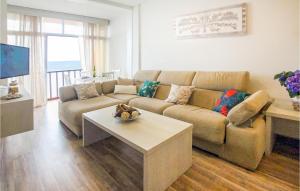 Ruang duduk di 2 Bedroom Nice Apartment In Siboralos