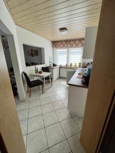 a kitchen with a table and a counter top at Neue Ferienwohnung in Warnstedt mit Garten, Grill und Terrasse in Thale
