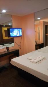 TV a/nebo společenská místnost v ubytování Bermuda Hotel