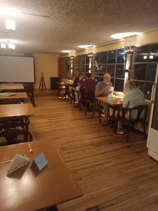 a group of people sitting at tables in a classroom at Vibes Aurik in Quito