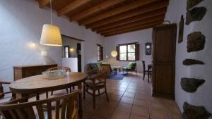 Un lugar para sentarse en Großes Ferienhaus in Guatiza mit Gemeinsamem Pool