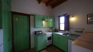 Una cocina o cocineta en Großes Ferienhaus in Guatiza mit Gemeinsamem Pool