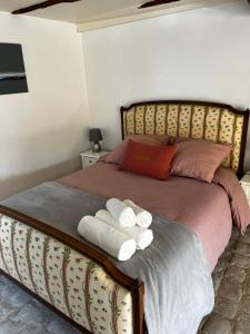 a bedroom with a bed with two towels on it at Sous la glycine in Sarrazac