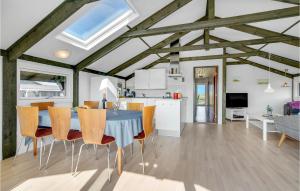 Kuchyň nebo kuchyňský kout v ubytování Holiday Home Lodbjergvej