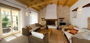 Χώρος καθιστικού στο Hochwertig ausgestattete Ferienvilla mit großem Garten- und Poolbereich